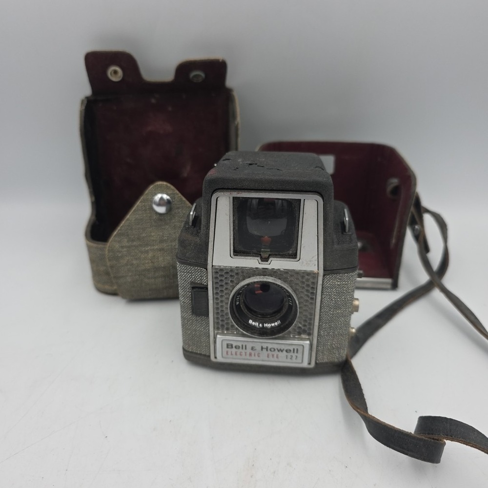 BELL & HOWELL ELECTRIC EYE 127 FILM CAMERA WITH ORIGINAL CASE VINTAGE Untested